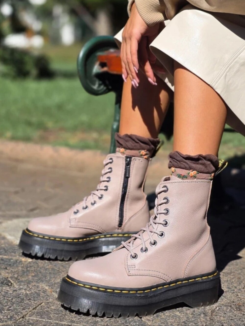Dr Martens vintage Taupe Pisa Jadon III Leather booties boots Platform size 6